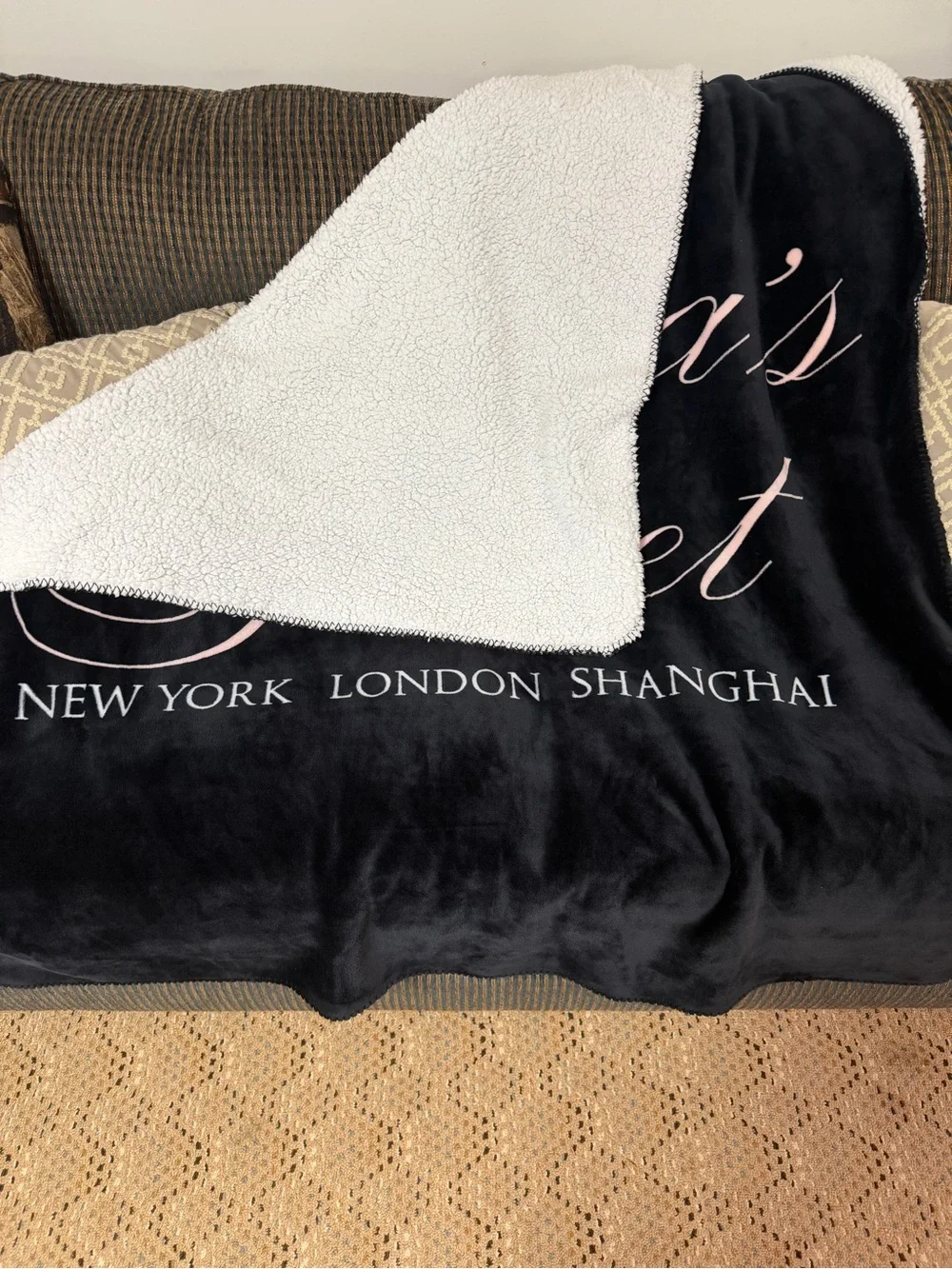 Victoria's Secret Black NY London Shanghai Travel Blanket 50x60 Gently Used